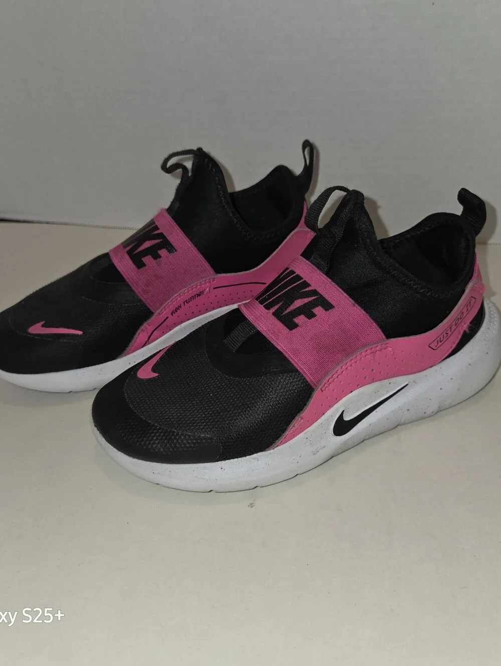 Nike Flex Runner 4 (PS) Kids Low Top Slip-On Sneaker Black/Pink/White US 1Y